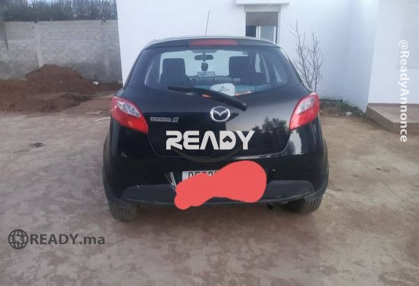 سيارة للبيع من نوع mazda2