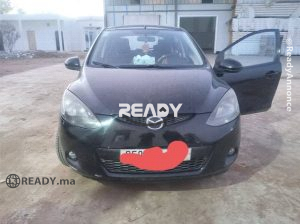 سيارة للبيع من نوع mazda2