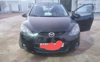 سيارة للبيع من نوع mazda2