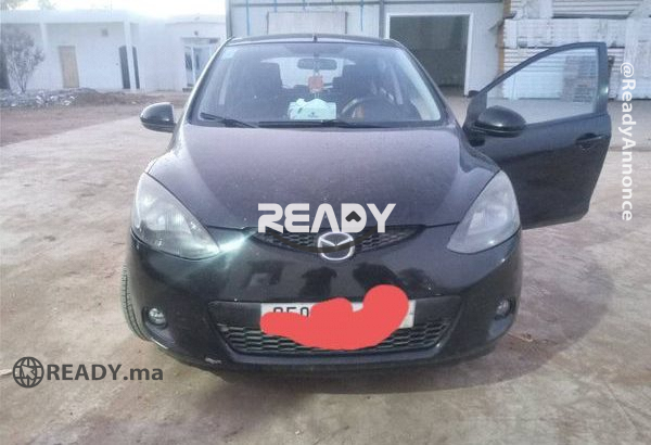 سيارة للبيع من نوع mazda2